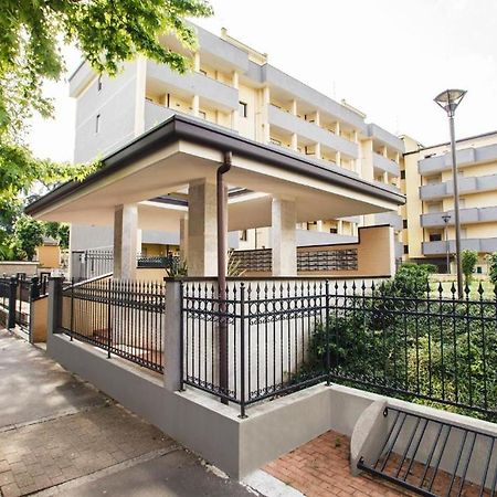 Hq Aparthotel Milano Inn - Smart Suites Cinisello Balsamo Exterior photo