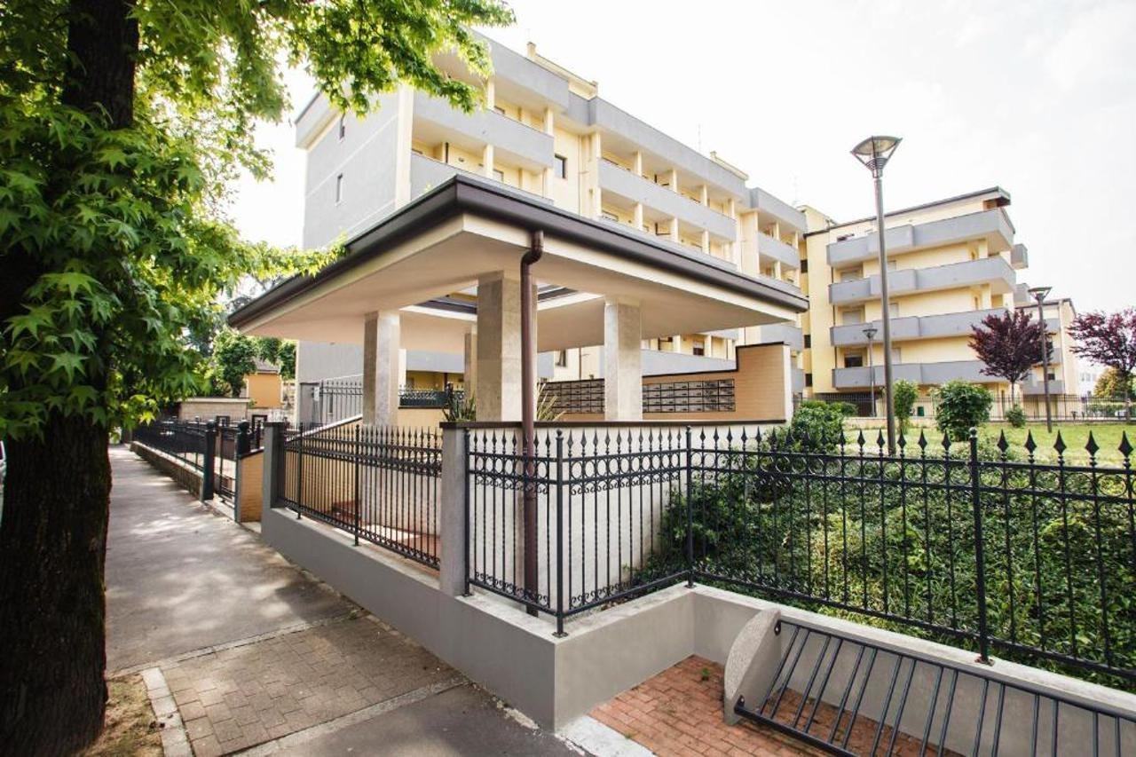 Hq Aparthotel Milano Inn - Smart Suites Cinisello Balsamo Exterior photo